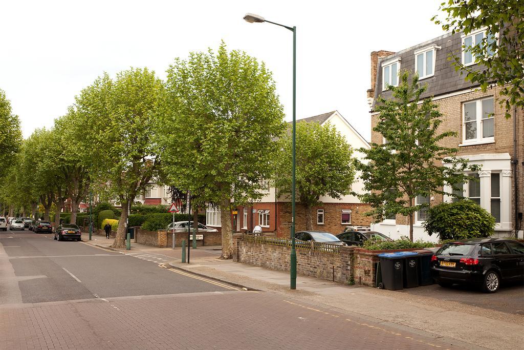 118 Brondesbury Road * Londra